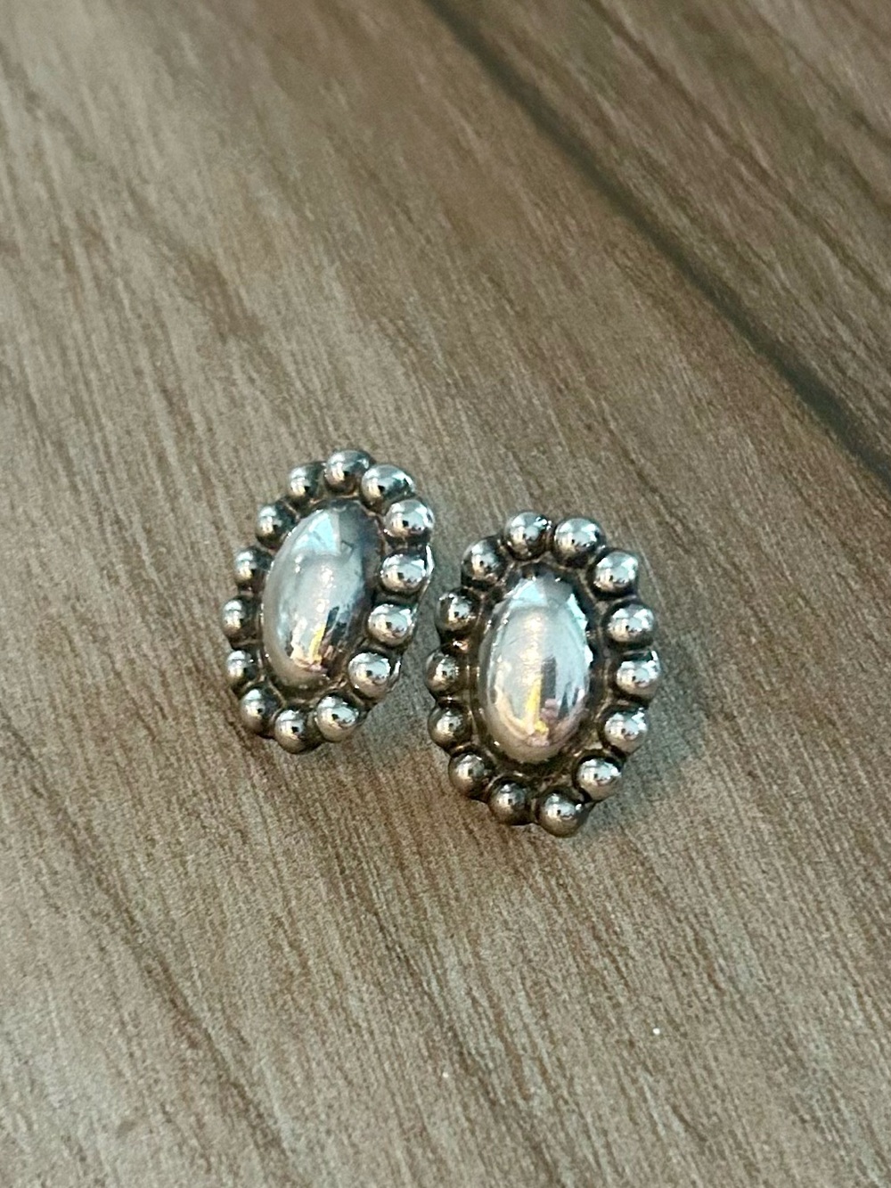1980’s Southwestern Oval Sterling Silver Earrings with 925 Beaded Halo Vintage! - Picture 1 of 9
